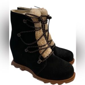 Sorel  Joan of Arctic Wedge III Lace Up Bootie Suede and Sherpa SZ 8.5 NEW
